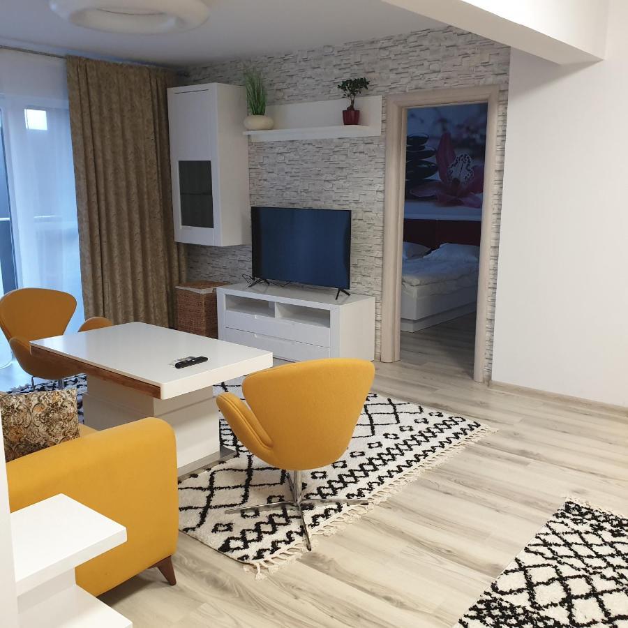 Carolina Sweet Apartament Oradea Buitenkant foto