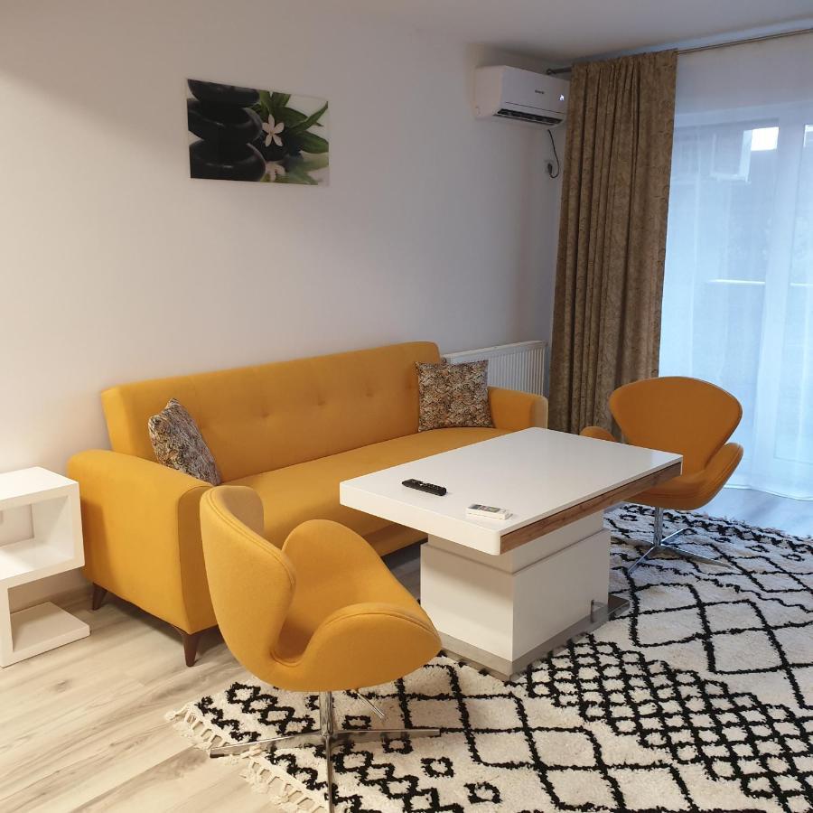 Carolina Sweet Apartament Oradea Buitenkant foto