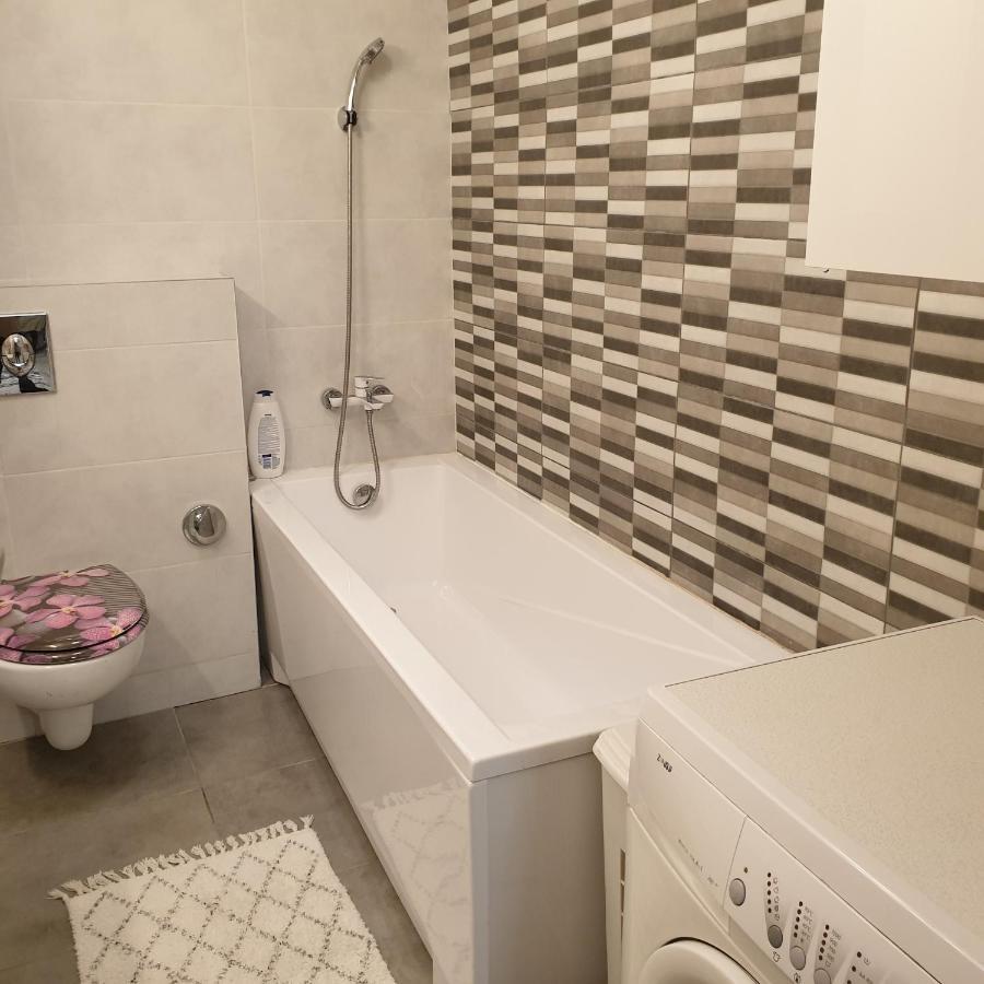 Carolina Sweet Apartament Oradea Buitenkant foto