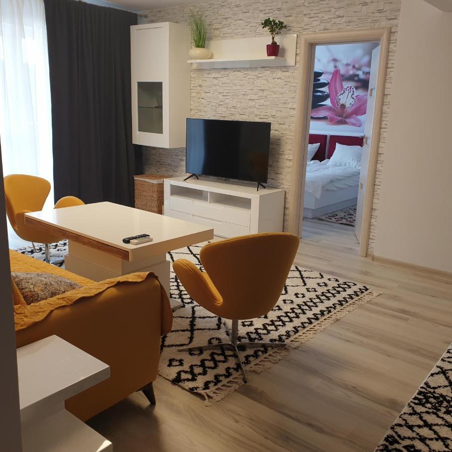 Carolina Sweet Apartament Oradea Buitenkant foto